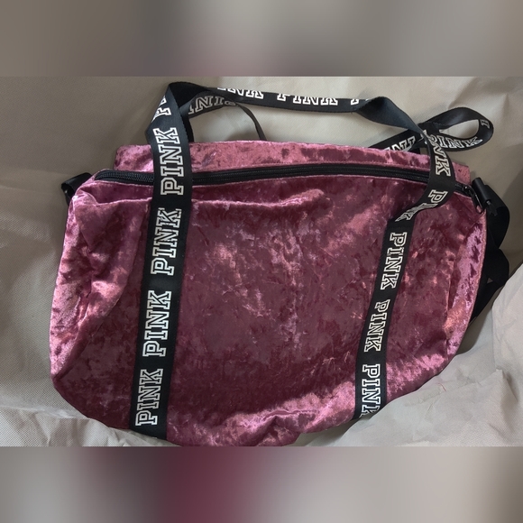 Crushed pink Victoria Secret Duffle bag - Picture 2 of 2